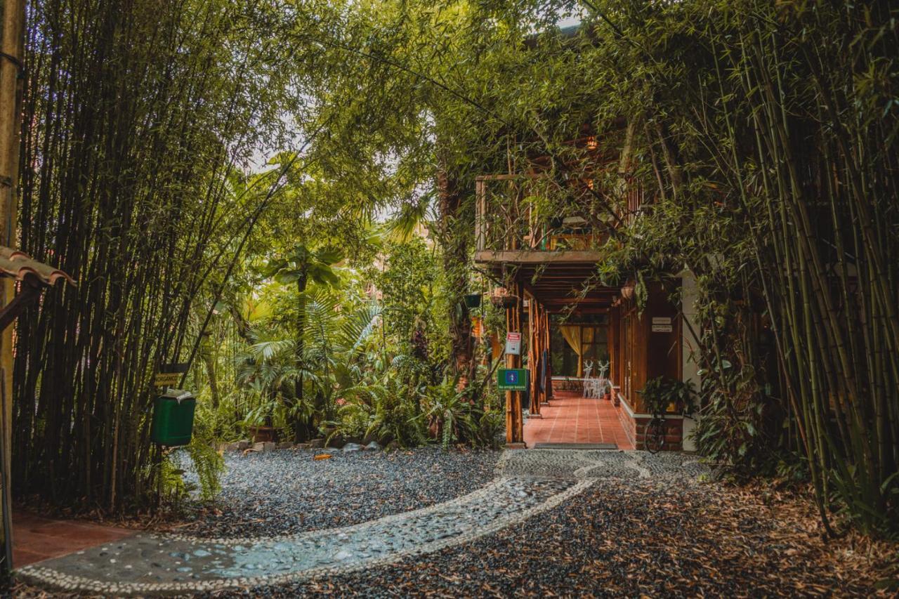 Hostal Las Palmas Puyo Exterior photo